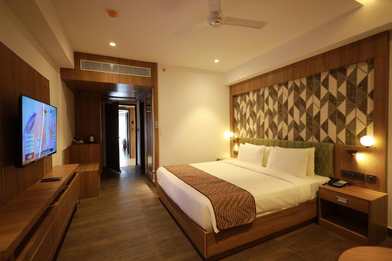 Mandarin Sky Hotel Kannur Exterior photo