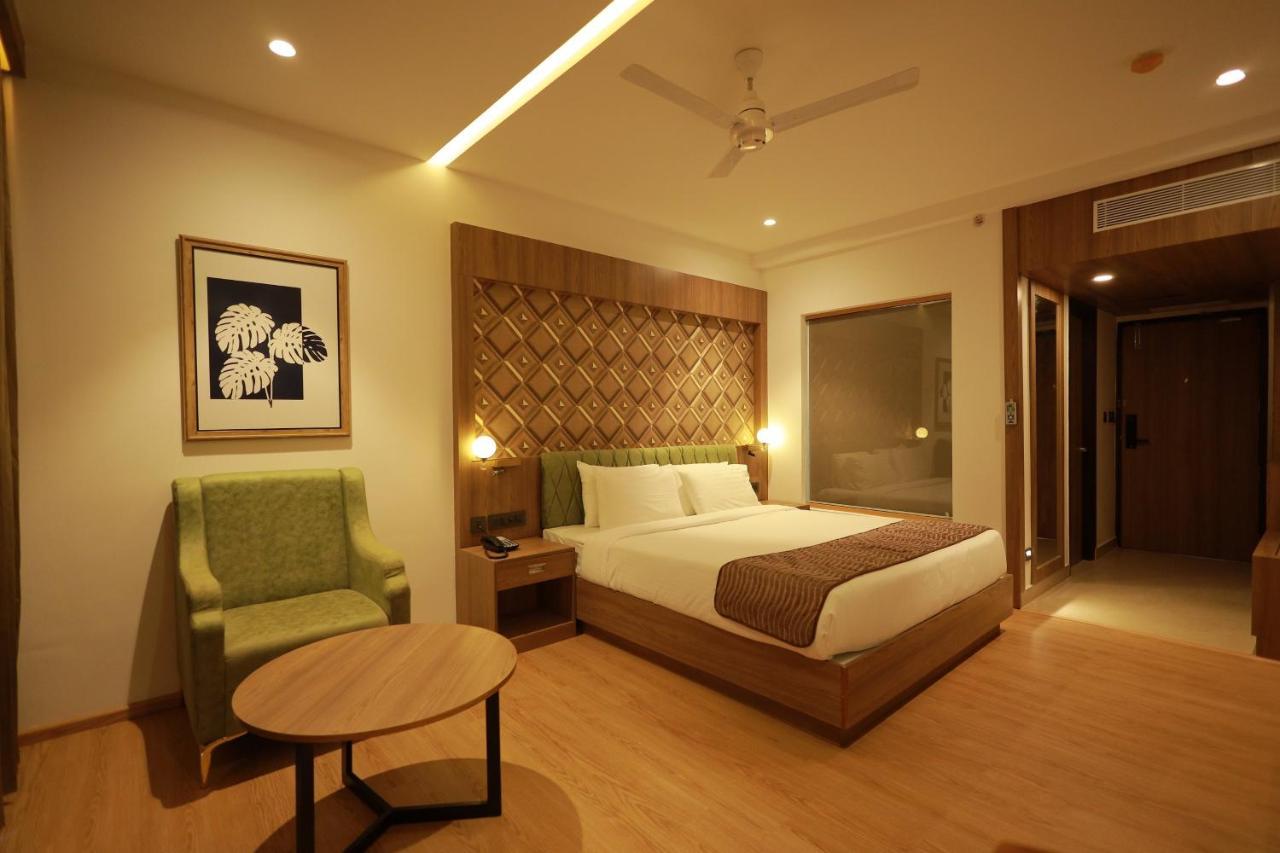 Mandarin Sky Hotel Kannur Exterior photo