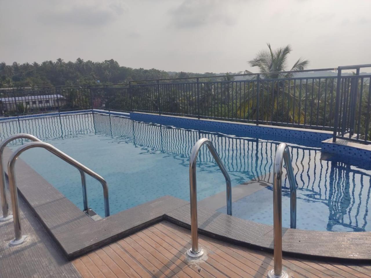 Mandarin Sky Hotel Kannur Exterior photo