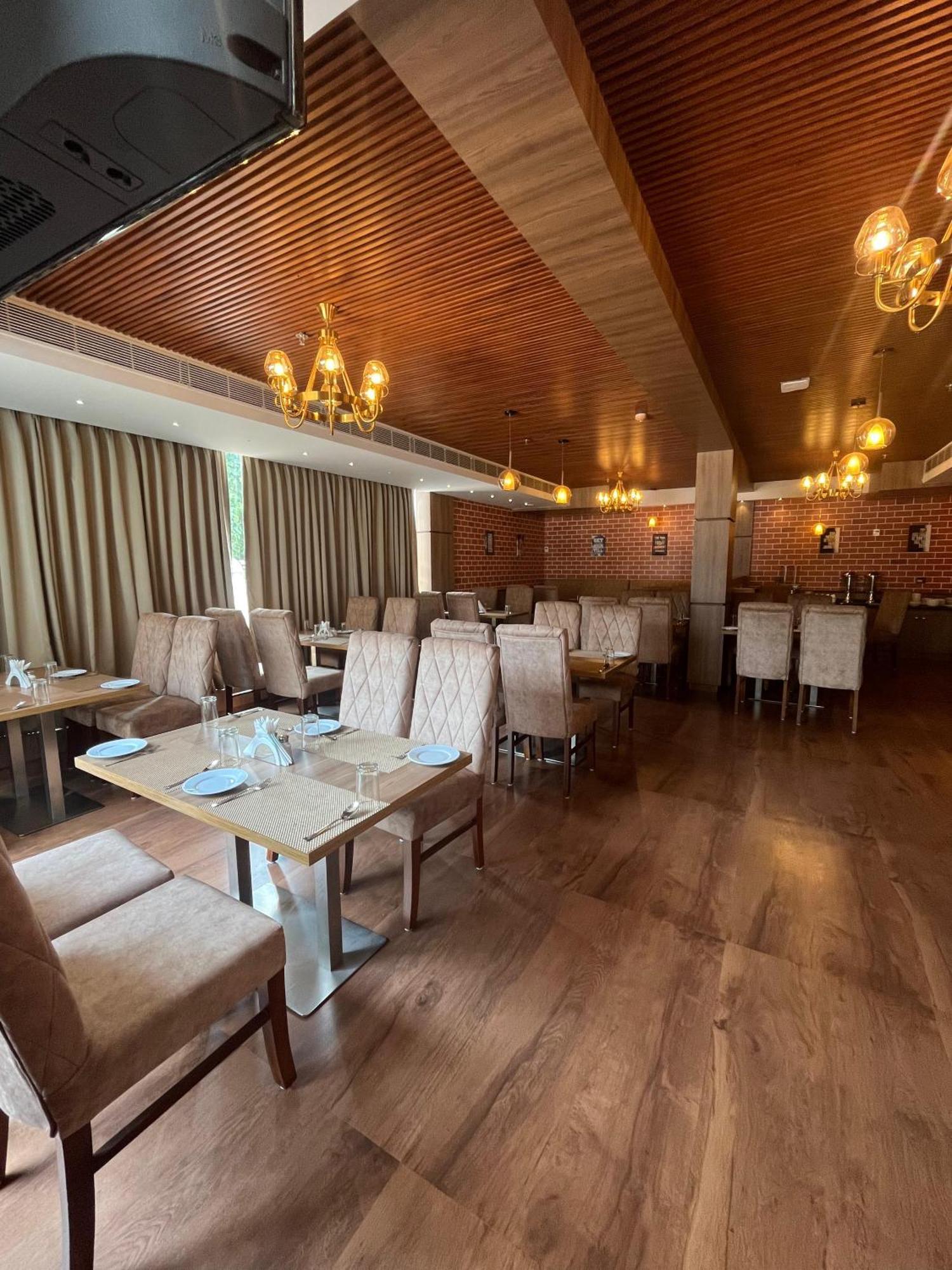 Mandarin Sky Hotel Kannur Exterior photo