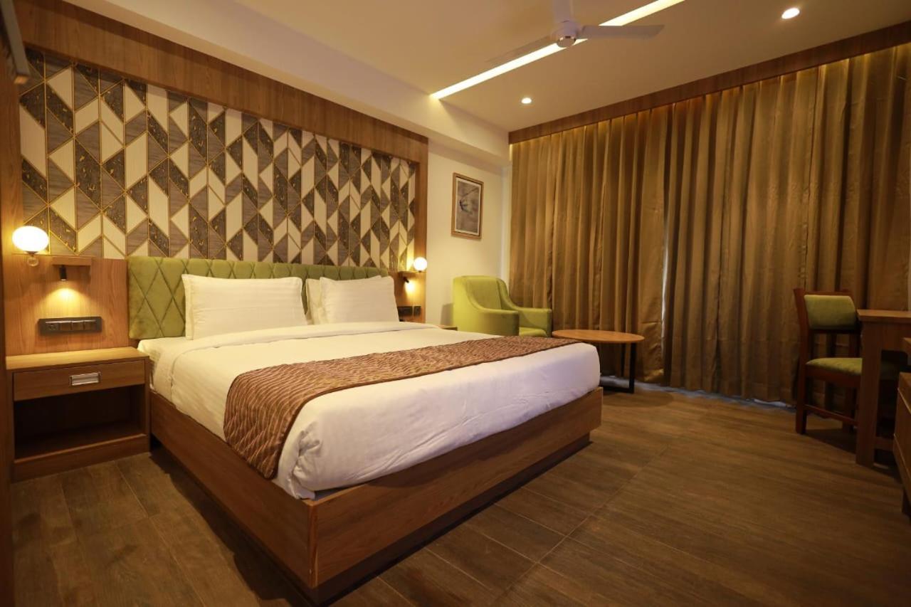 Mandarin Sky Hotel Kannur Exterior photo